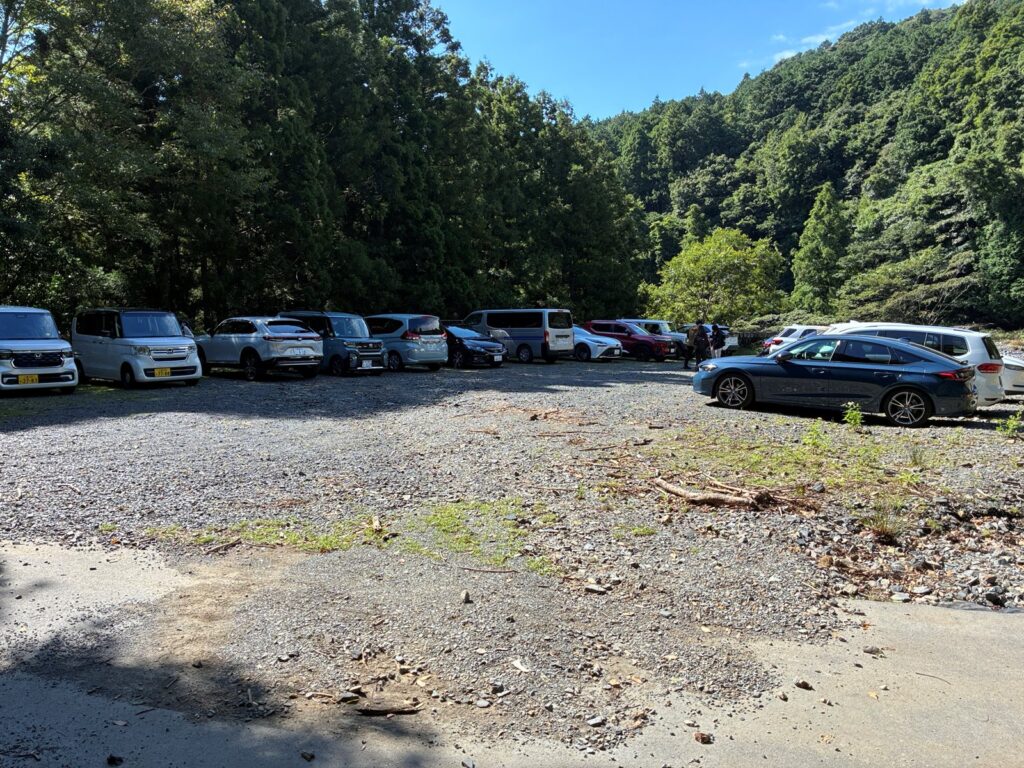 入道ヶ岳登山者駐車場