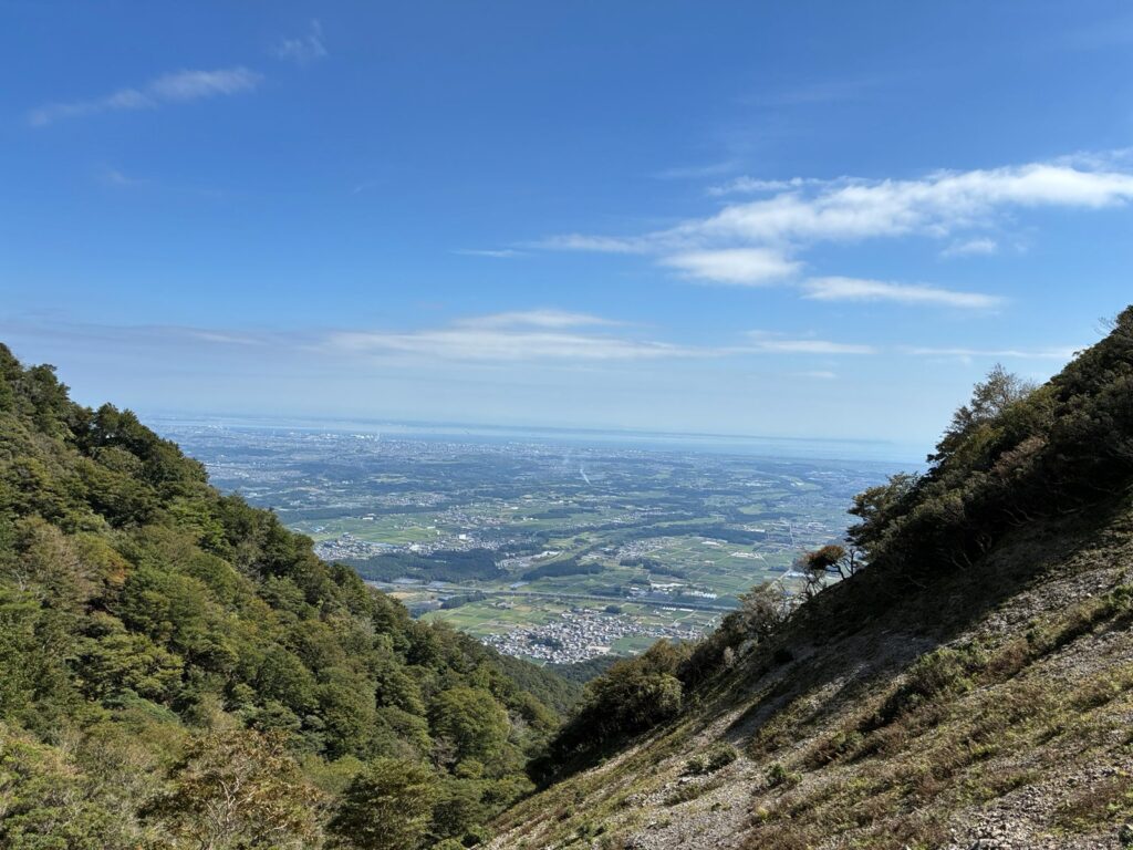 谷の向こうに見える平野