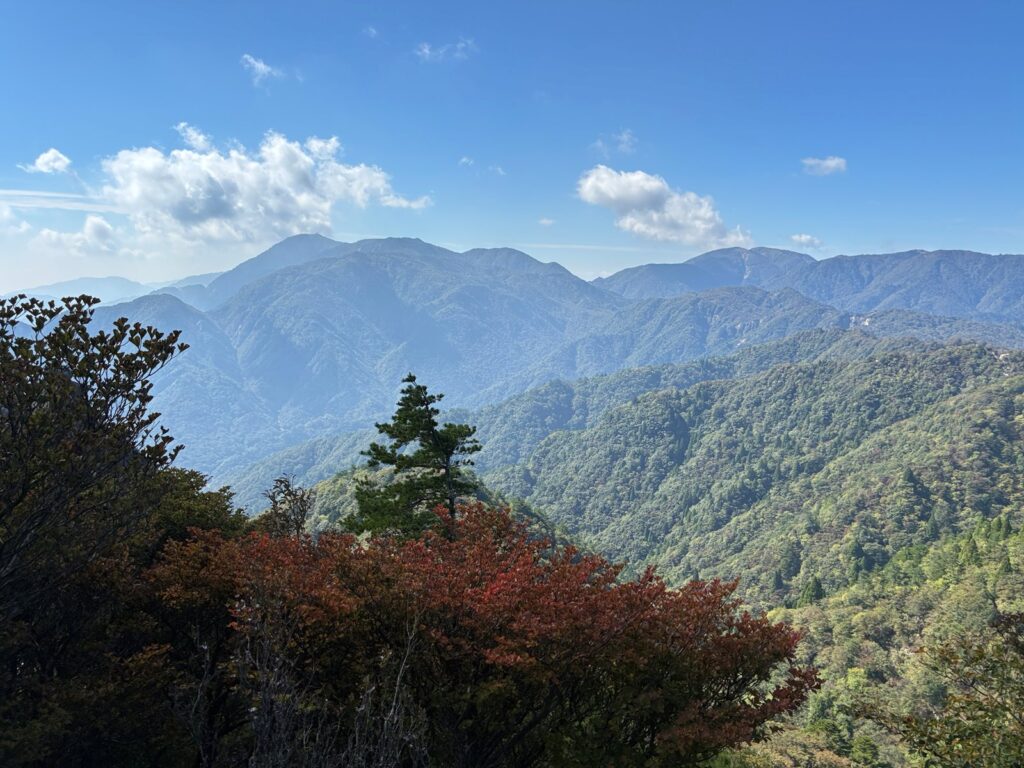 中尾根から見た山並み